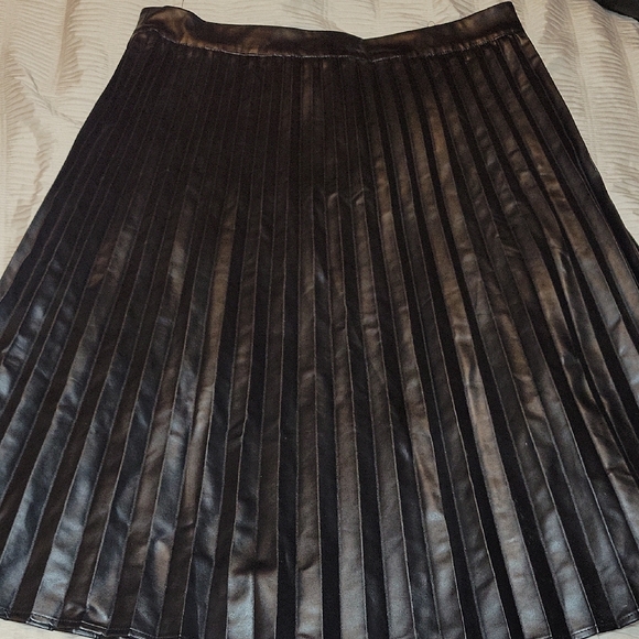Monteau Los Angeles Dresses & Skirts - Chic Black A-Line Pleated Skirt